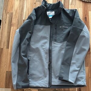 Columbia Men's Two-Tone Gray Performance Jacket